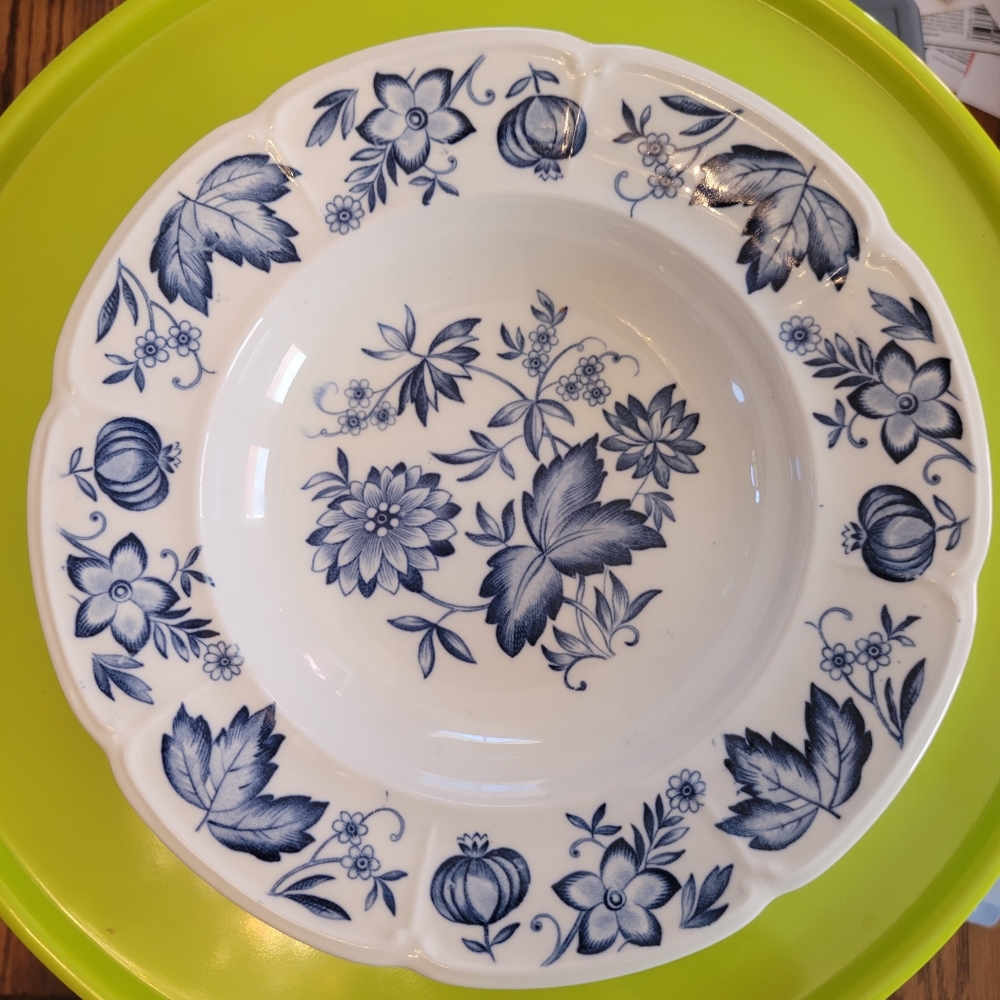 Vintage Johnson Brothers England Windsor Ware Blue Floral Bowl ~ Pretty! ~ GUC